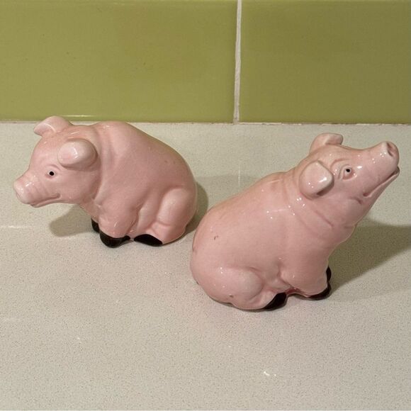 Vintage Pig Salt and Pepper Shakers Made in Taiwan - Picture 3 of 6